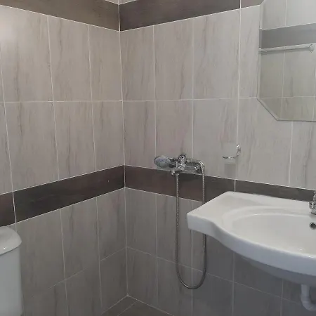 жени Apartment
