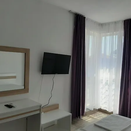 Apartment жени
