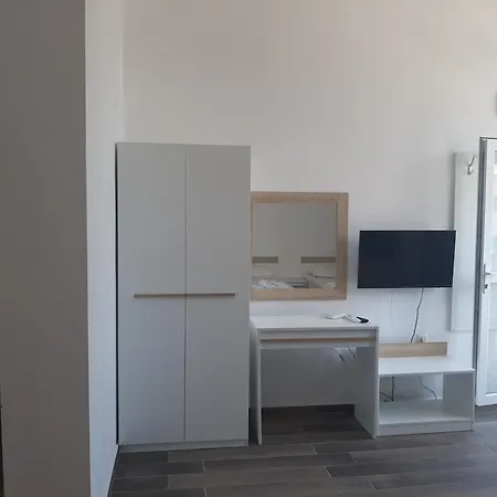 жени * تساريفو